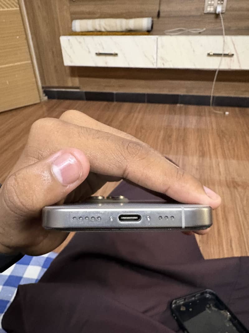 Apple iPhone 16 Pro 5