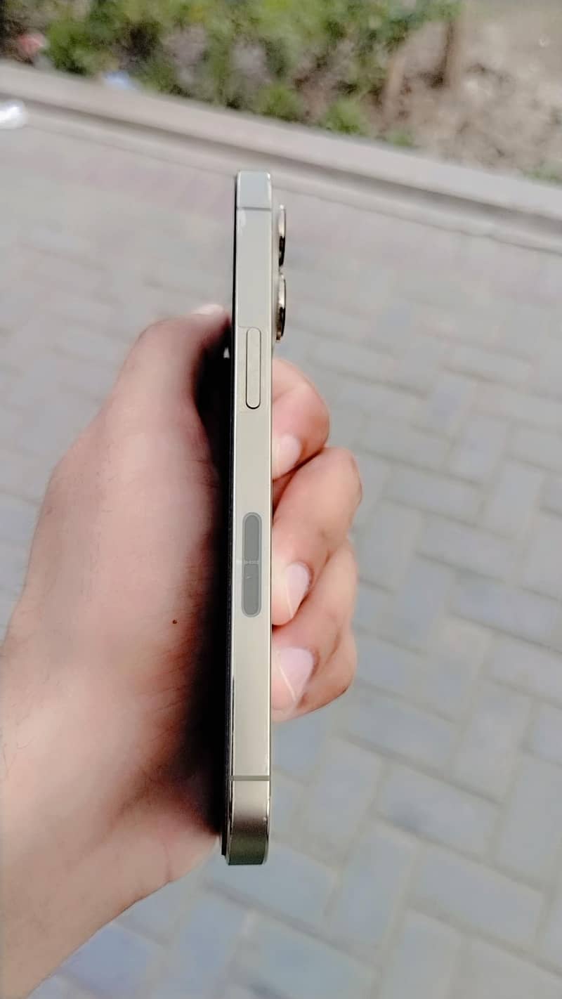Apple iPhone 13 Pro 2