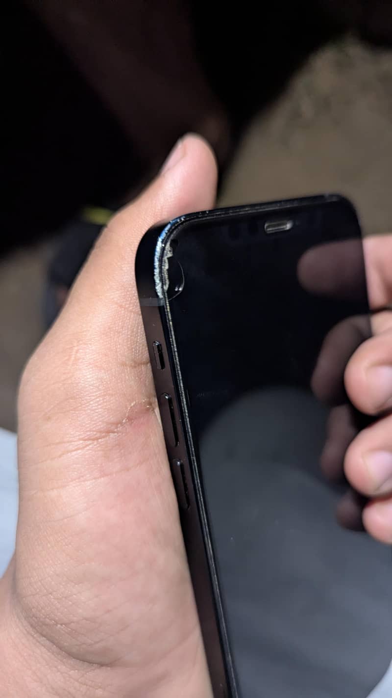 Apple iPhone 12 4