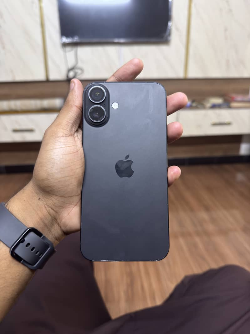 Apple iPhone 16 Plus 1