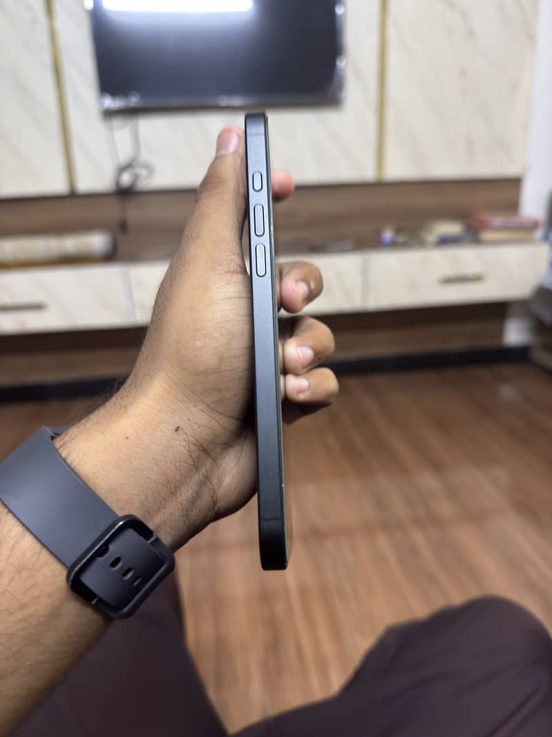 Apple iPhone 16 Plus 3