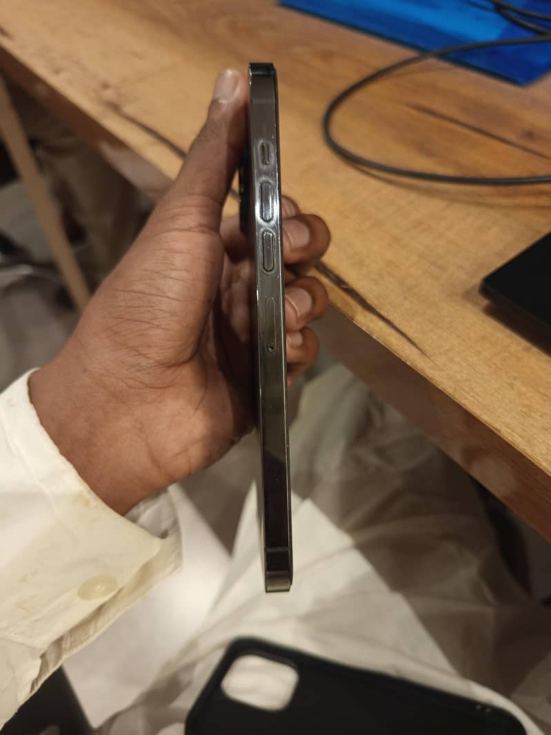 Apple iPhone 13 Pro Max 3