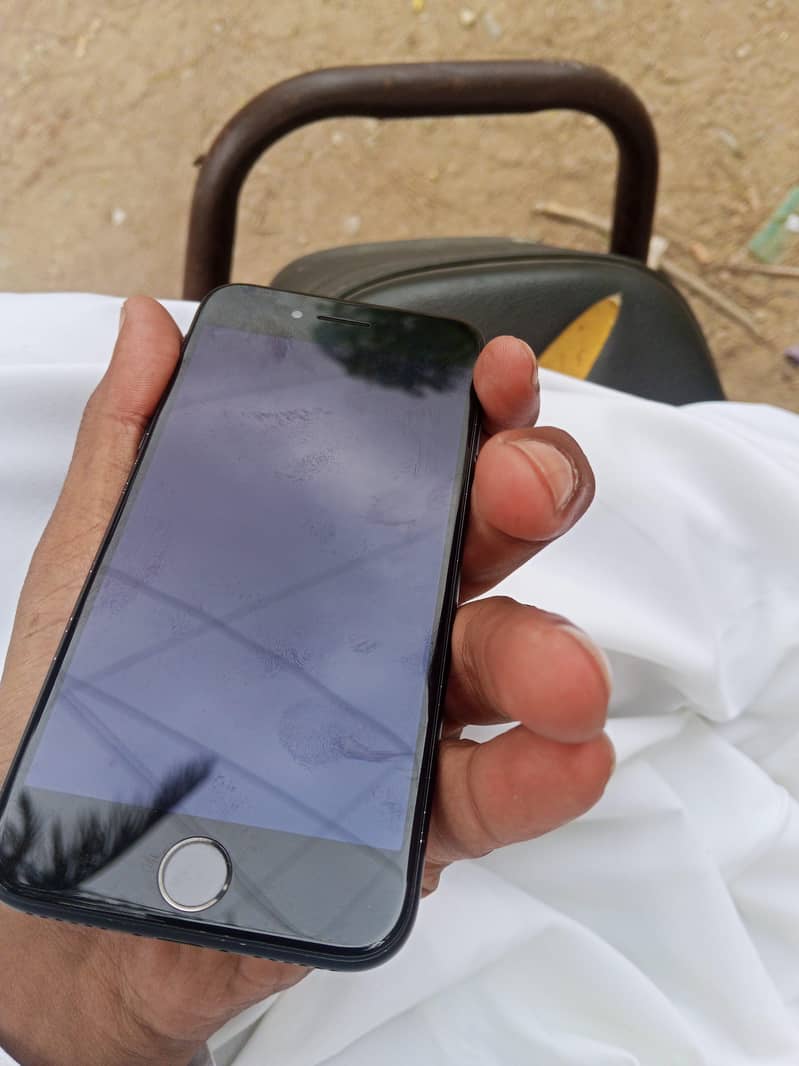 Apple iPhone 7 1