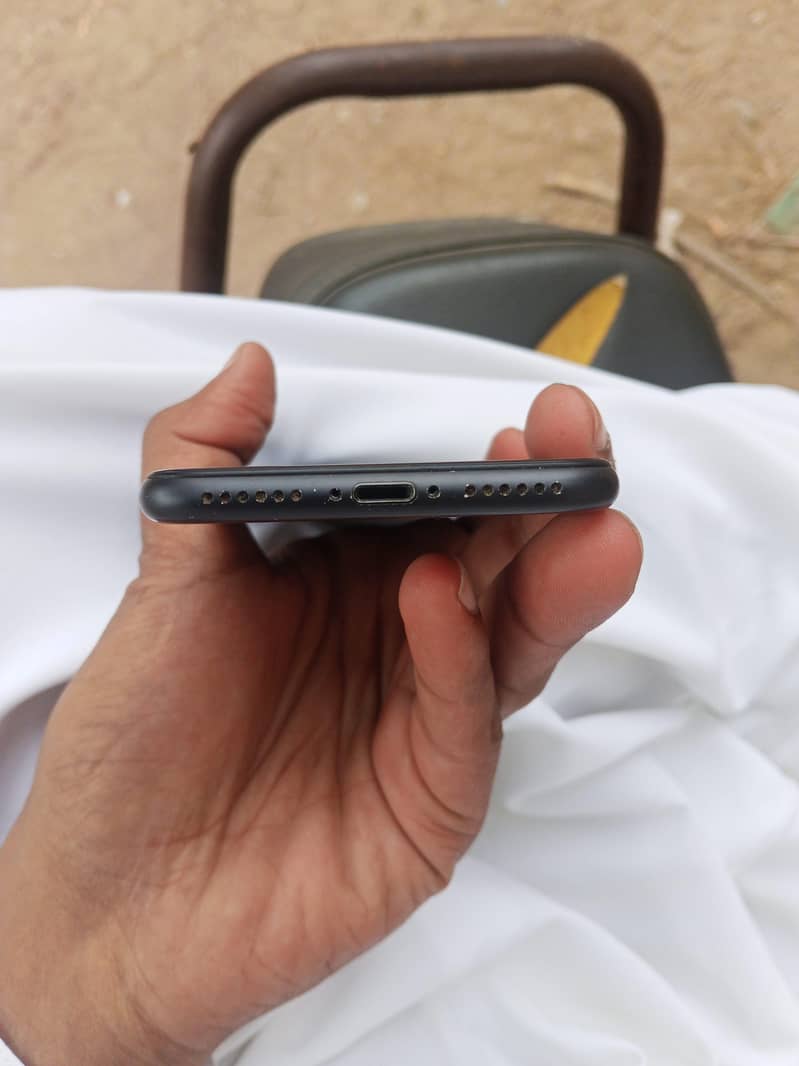 Apple iPhone 7 2