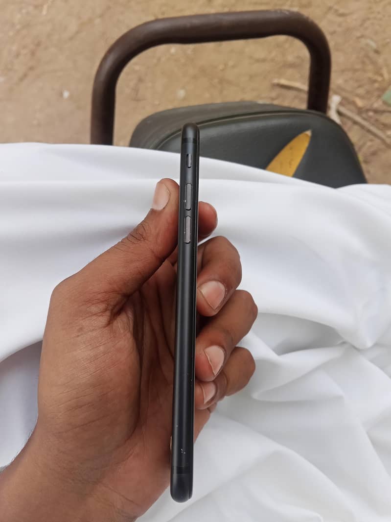 Apple iPhone 7 3