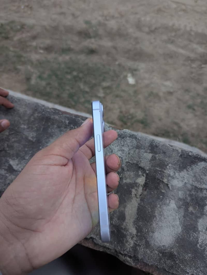 Apple iPhone 14 4