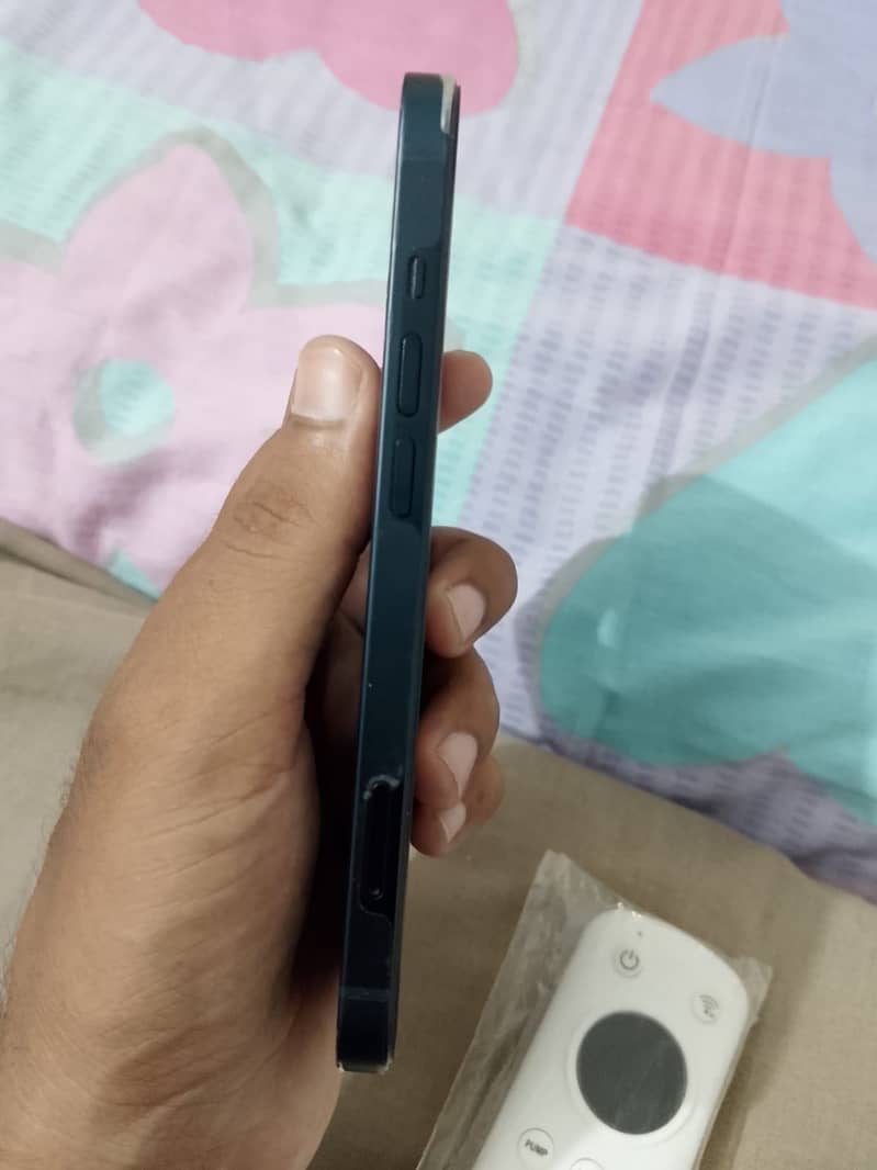 Apple iPhone 13 2