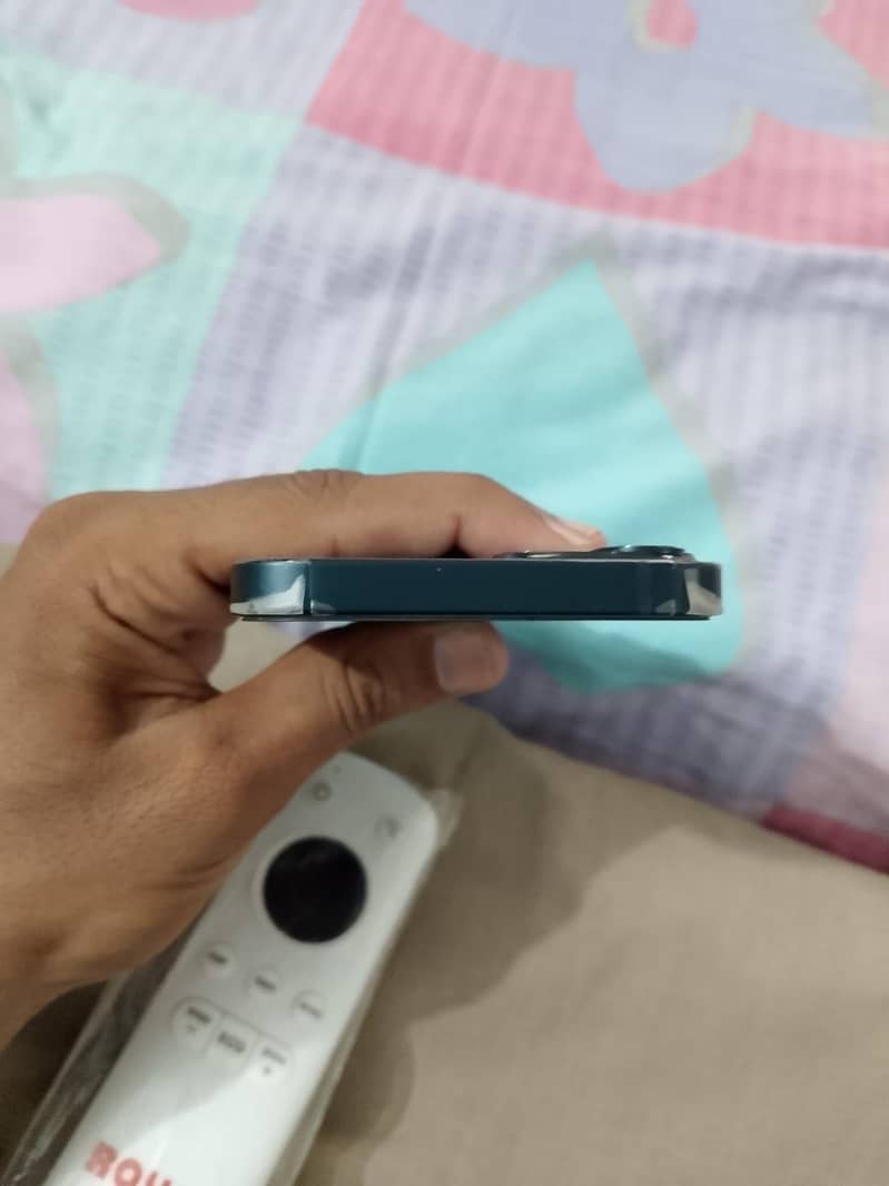 Apple iPhone 13 4