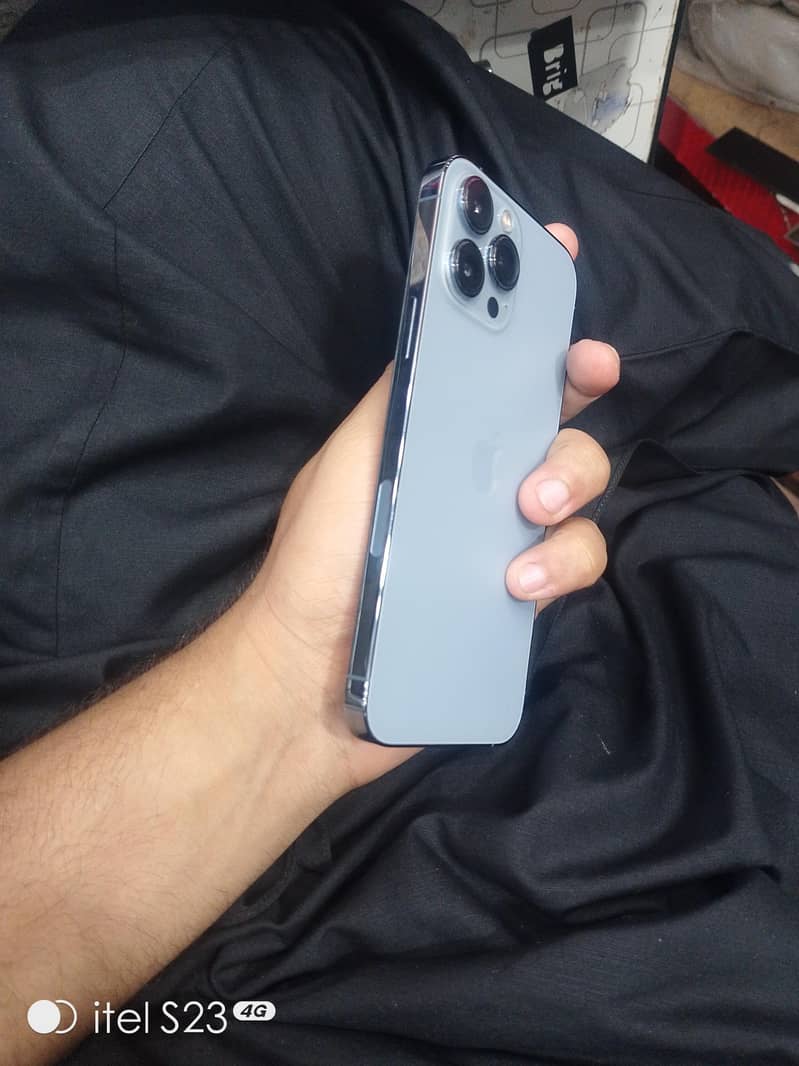 Apple iPhone 13 Pro Max 0