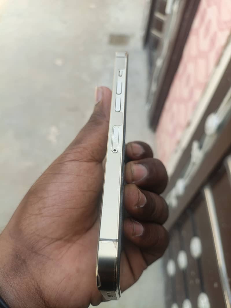 Apple iPhone 13 Pro 8