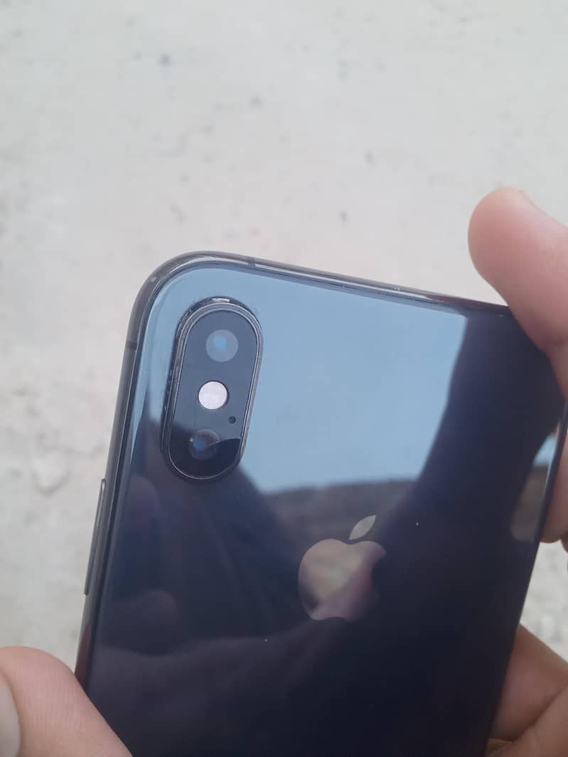 Apple iPhone Xs 2