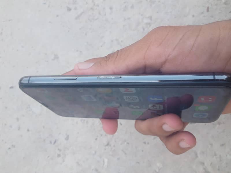 Apple iPhone Xs 3