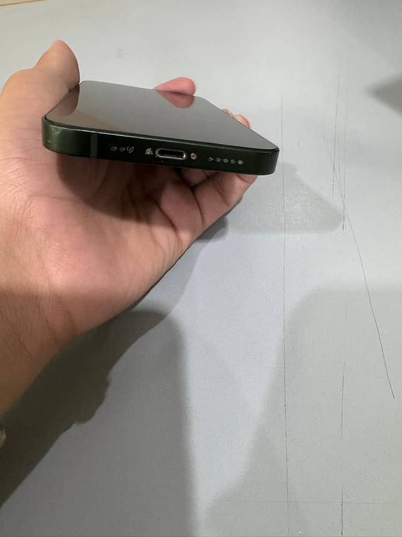 Apple iPhone 13 3