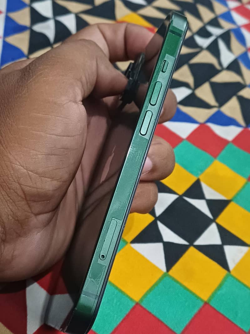 Apple iPhone 13 2