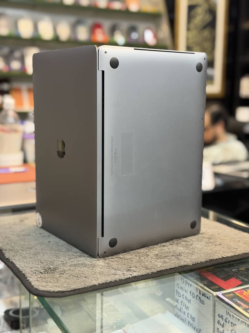 MACKBOOK 13-inch,2020 2GH QUAD-CORE INTEL CORE i5 1