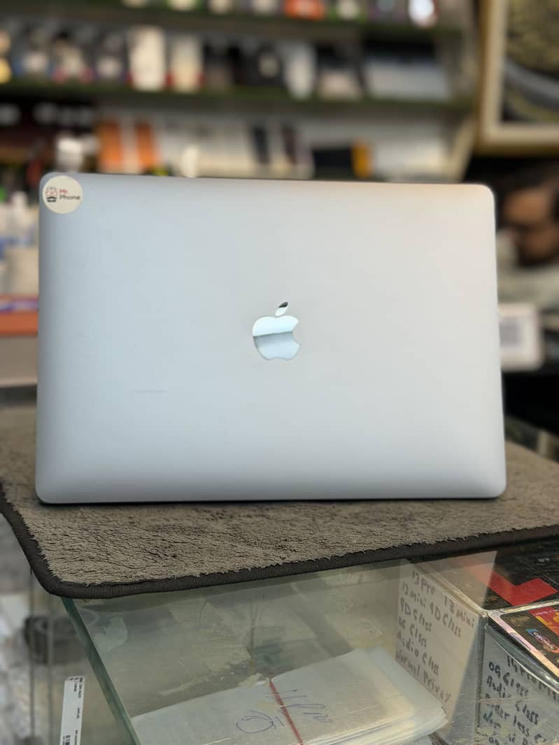 MACKBOOK 13-inch,2020 2GH QUAD-CORE INTEL CORE i5 2
