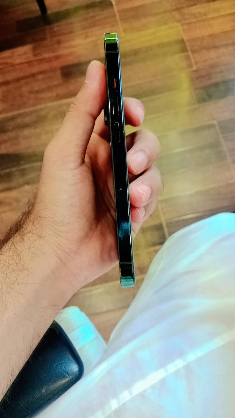 Apple iPhone 13 Pro 3