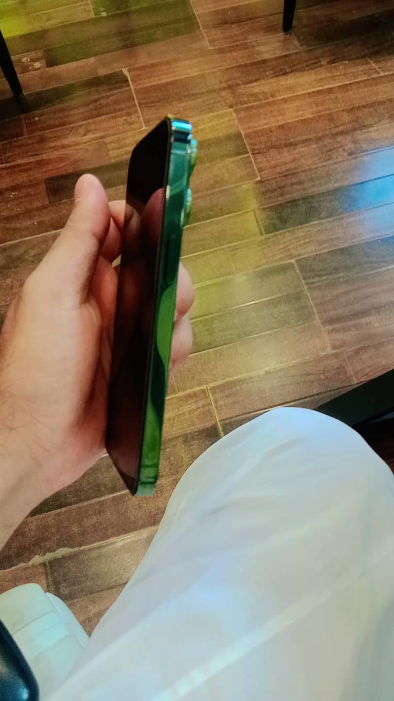 Apple iPhone 13 Pro 4