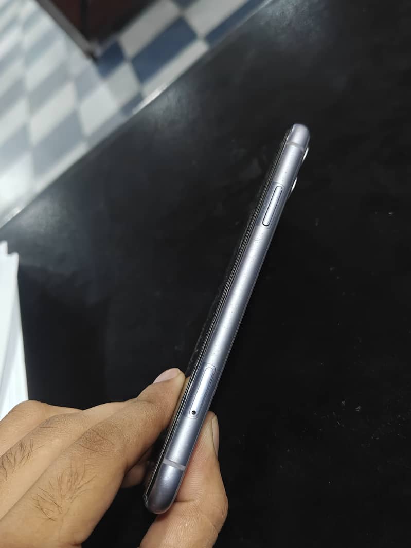Apple iPhone 11 0