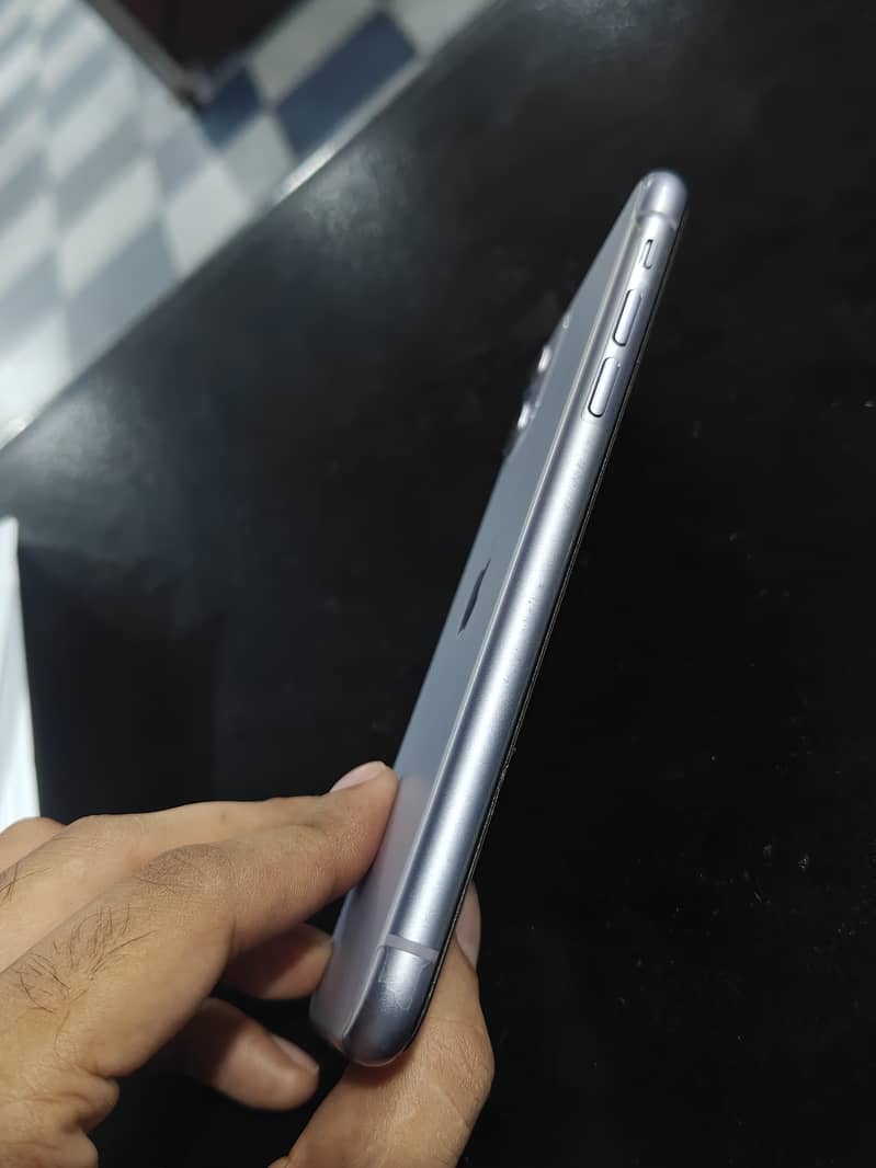 Apple iPhone 11 3