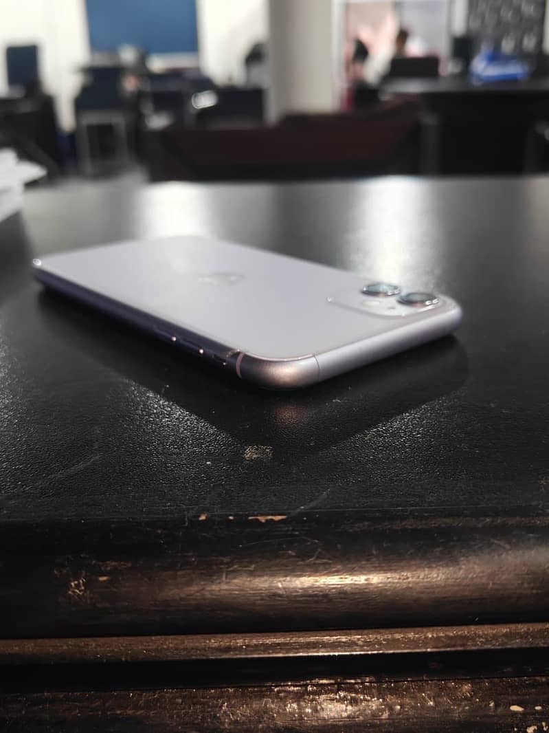 Apple iPhone 11 4