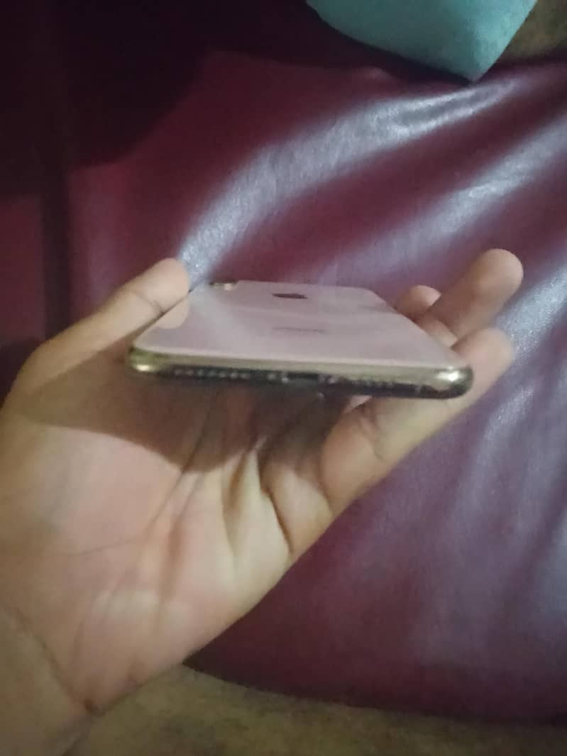 Apple iPhone XS Max 1
