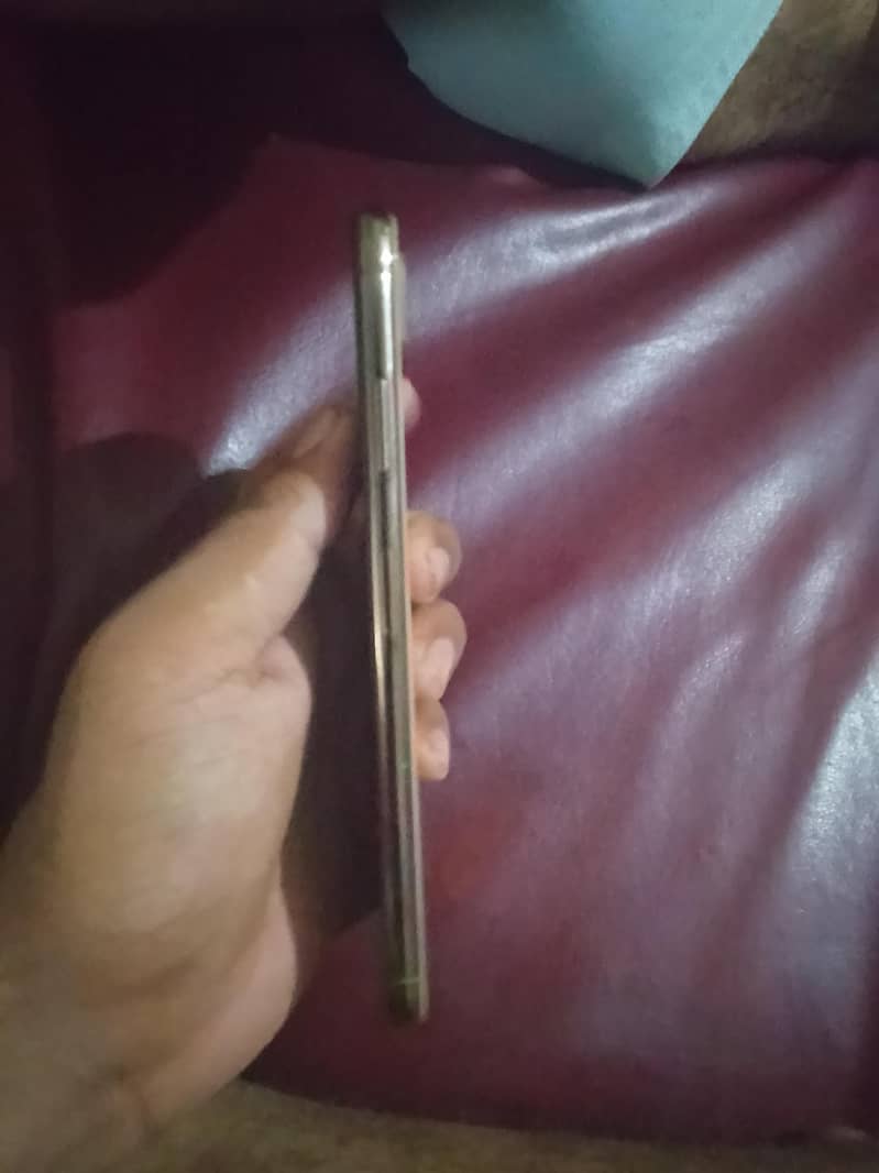 Apple iPhone XS Max 3