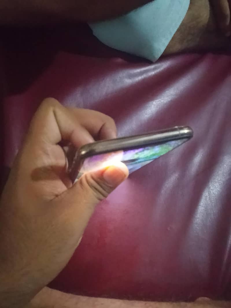 Apple iPhone XS Max 5