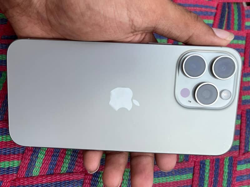 iPhone 15 pro max 3