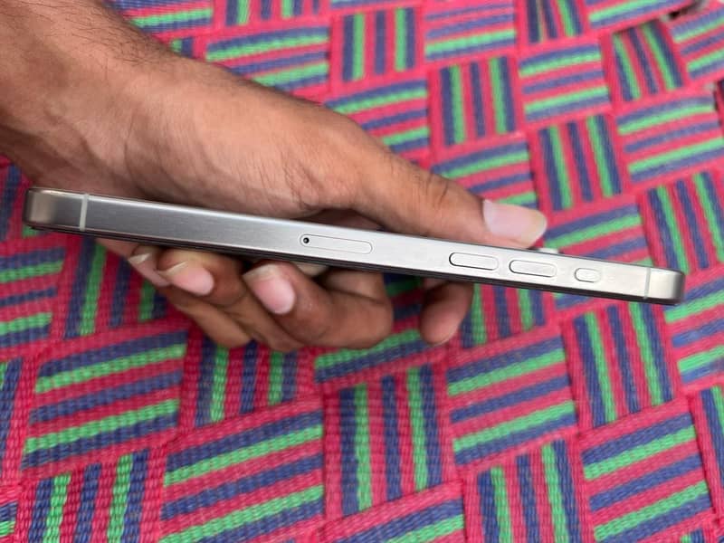 iPhone 15 pro max 4