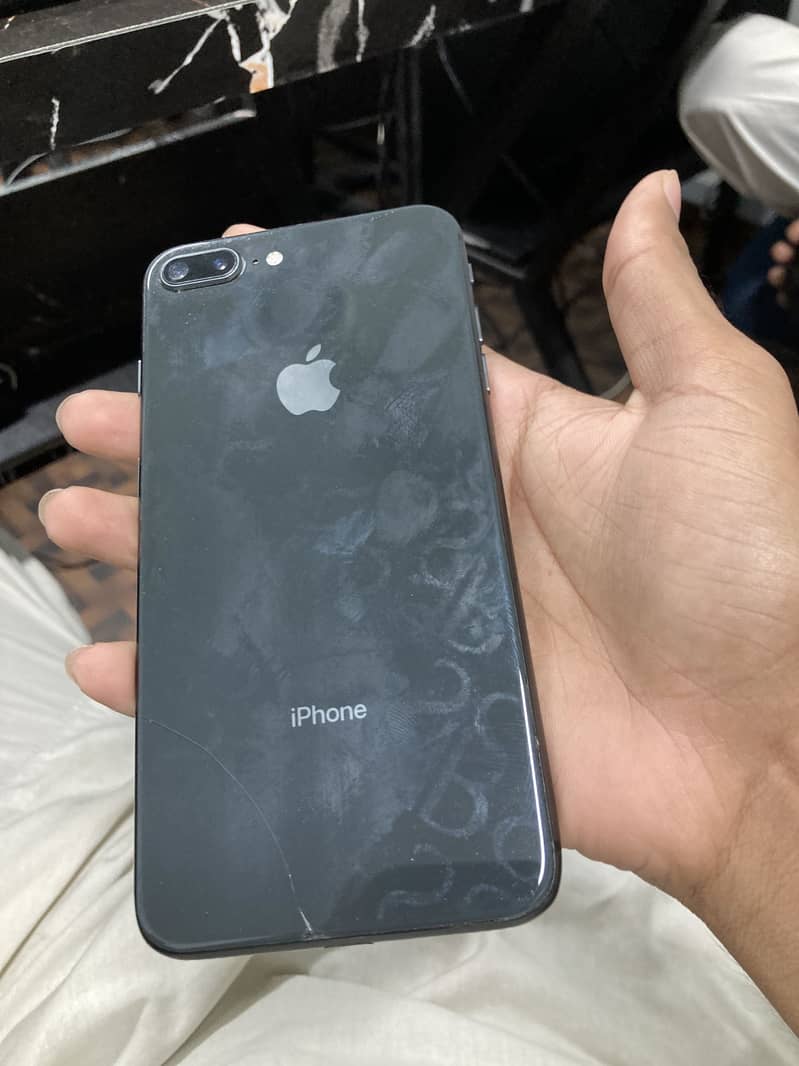 Apple iPhone 8 Plus 3
