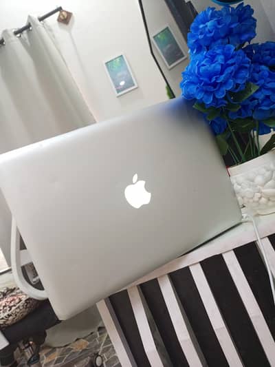 Apple Macbook Pro 13" Core i5" 12 Gb Ram"128 Gb SSD" New Charger
