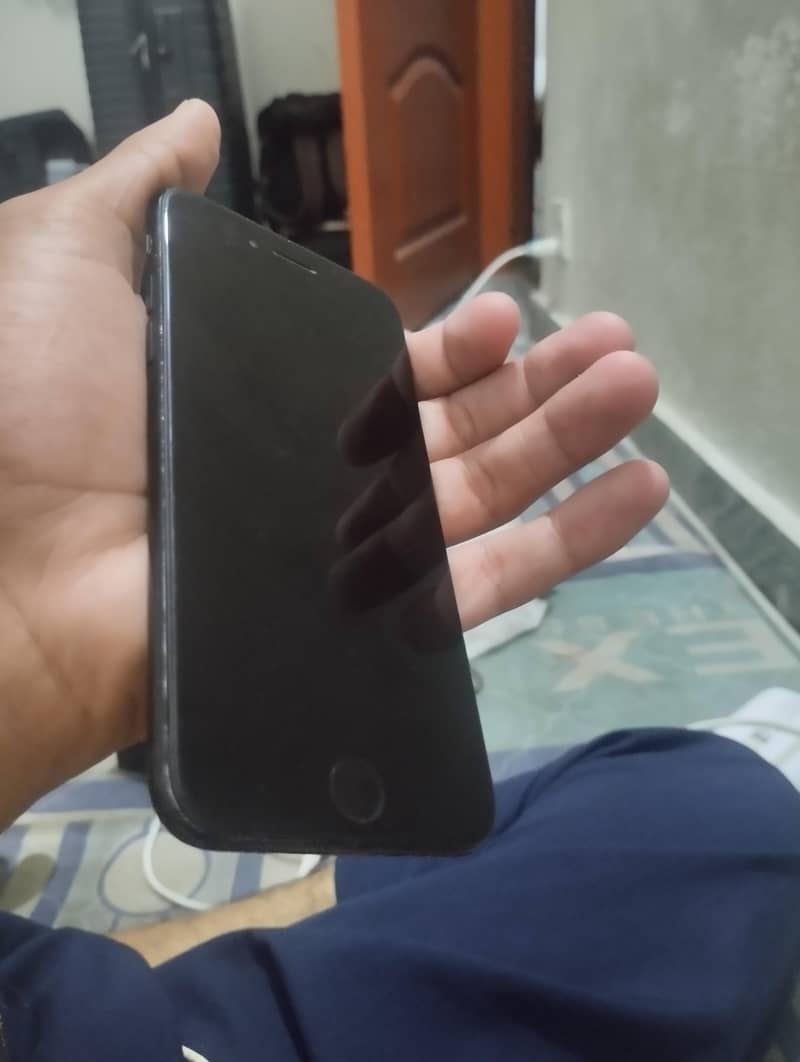 Apple iPhone 7 1