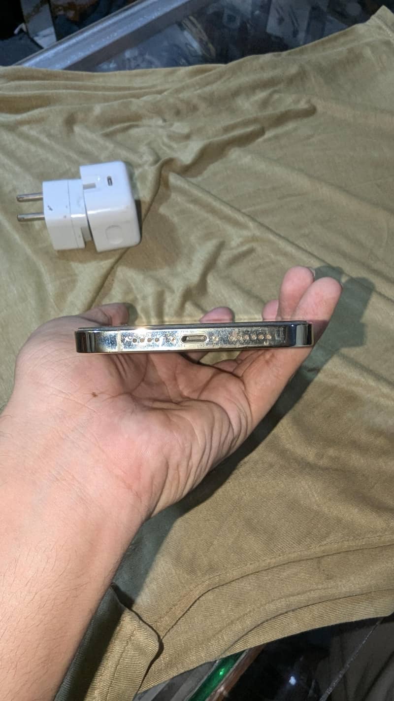 Apple iPhone 12 Pro Max 4