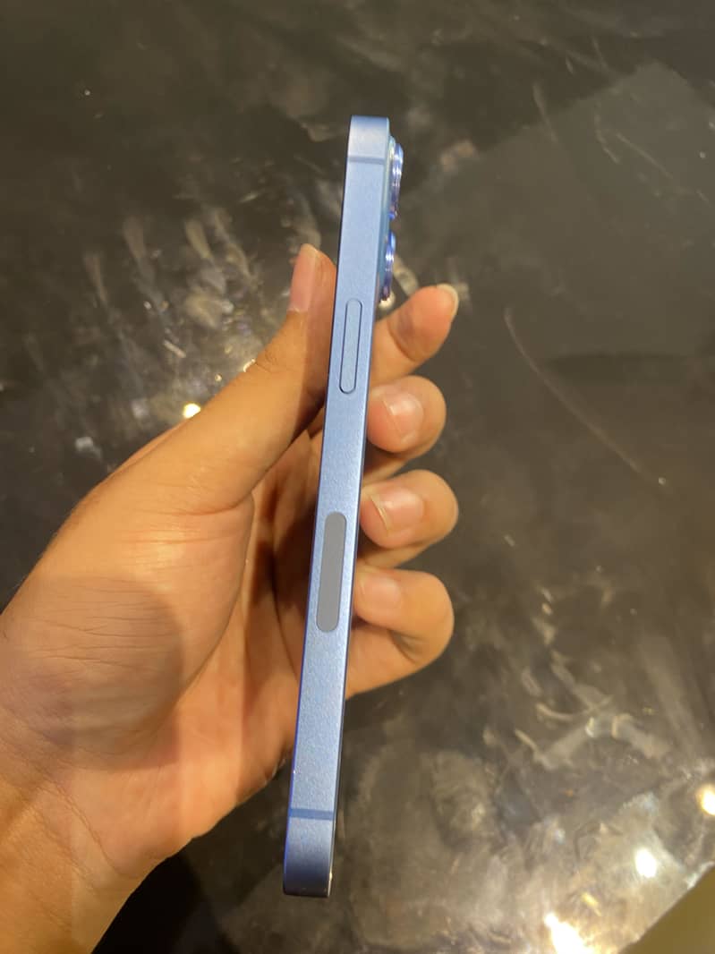 Apple iPhone 13 2