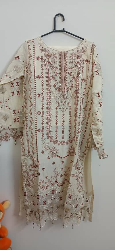 3 poece stitched medium to small size embroidered lawn suit