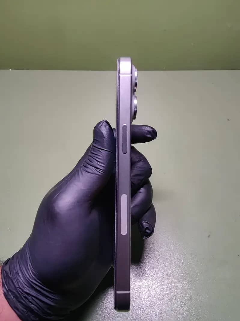 Apple iPhone 15 Pro Max 2