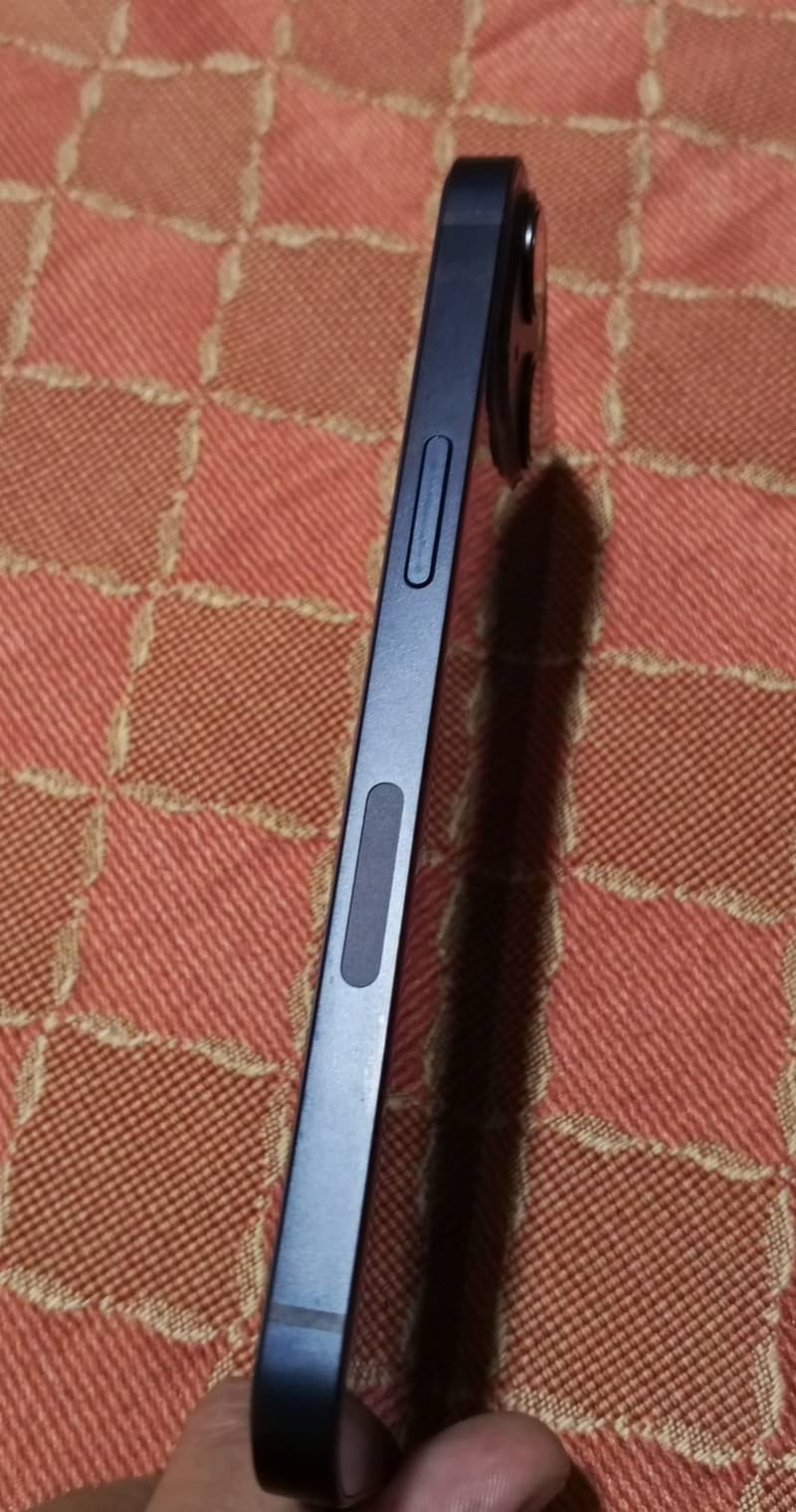 Apple iPhone 13 2