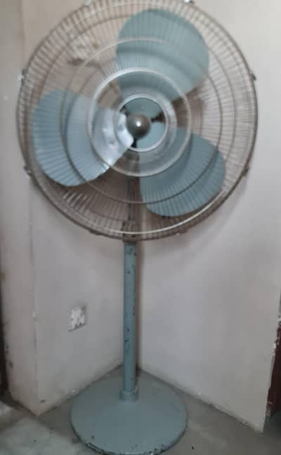Pedestal fan good working condition