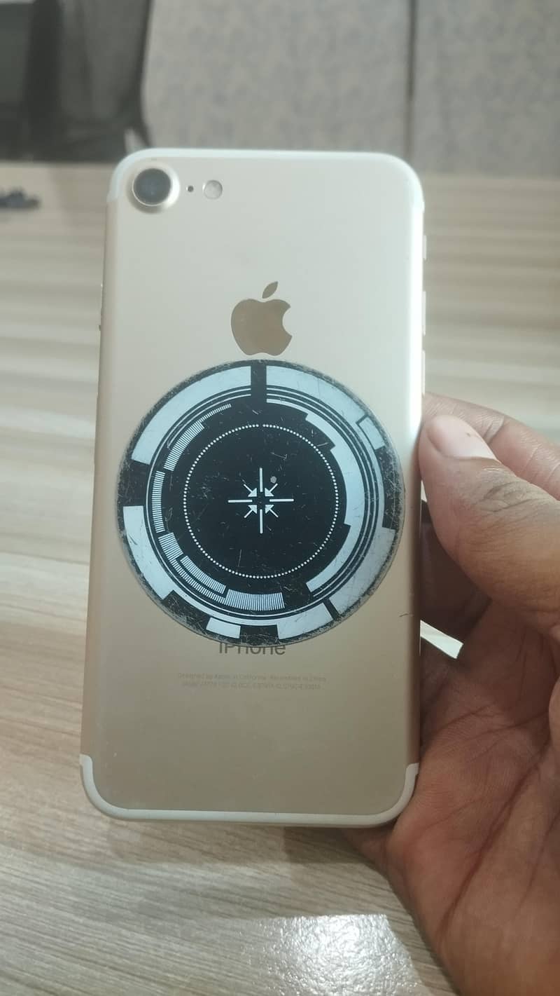 Apple iPhone 7 0