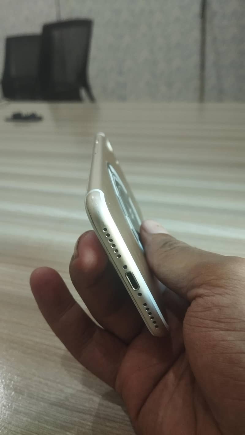Apple iPhone 7 2