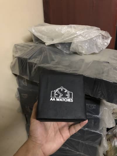 Watch box quantity available