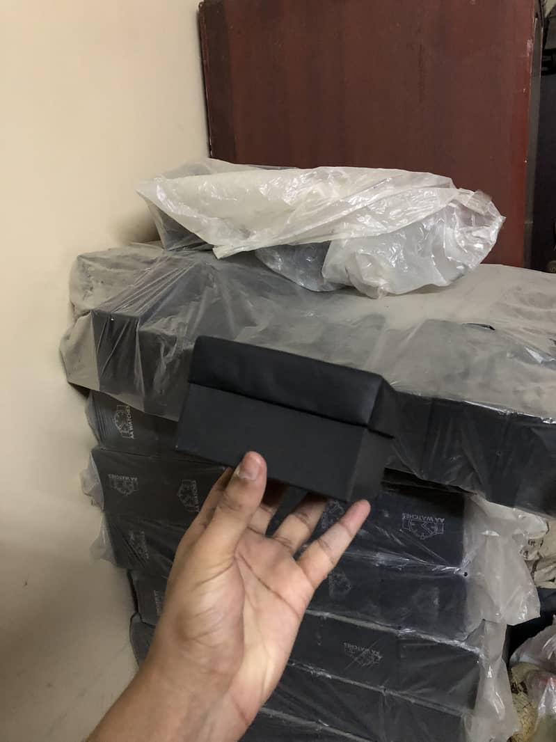Watch box quantity available 1