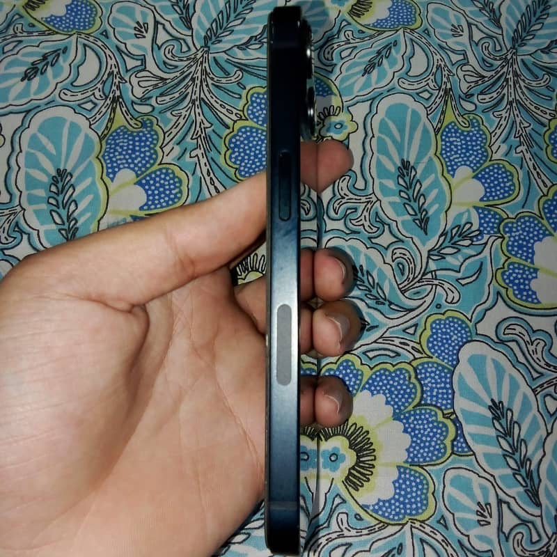 Apple iPhone 13 3