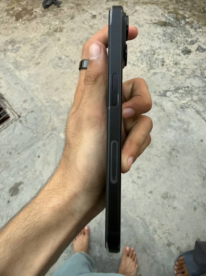 Apple iPhone 15 4