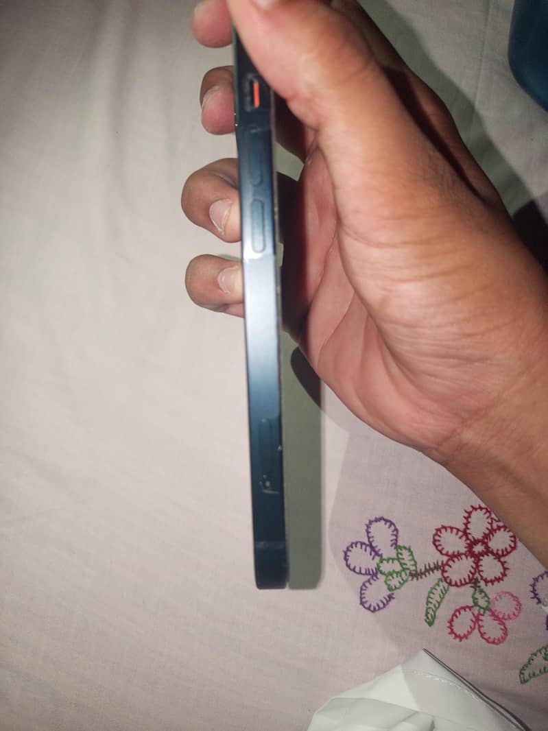 Apple iPhone 13 4