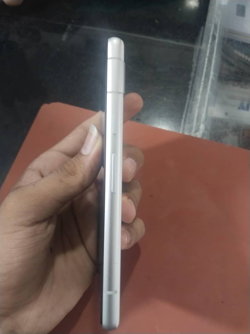 Google Pixel 7a 5