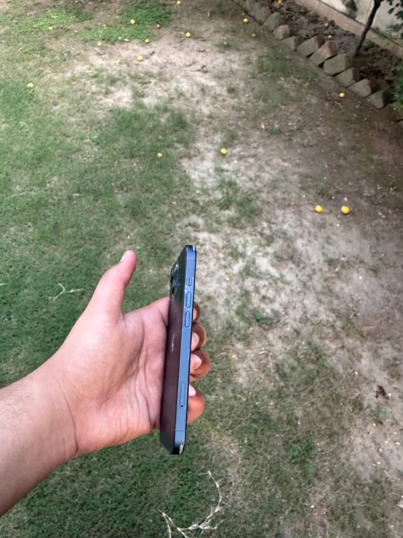 Apple iPhone 13 4