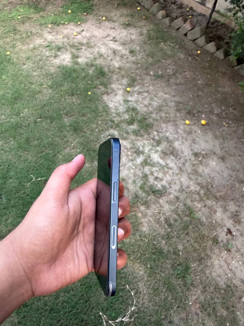 Apple iPhone 13 5