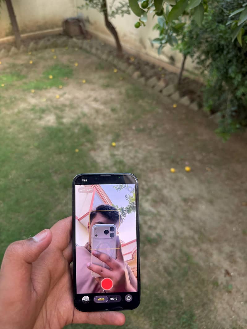 Apple iPhone 13 7